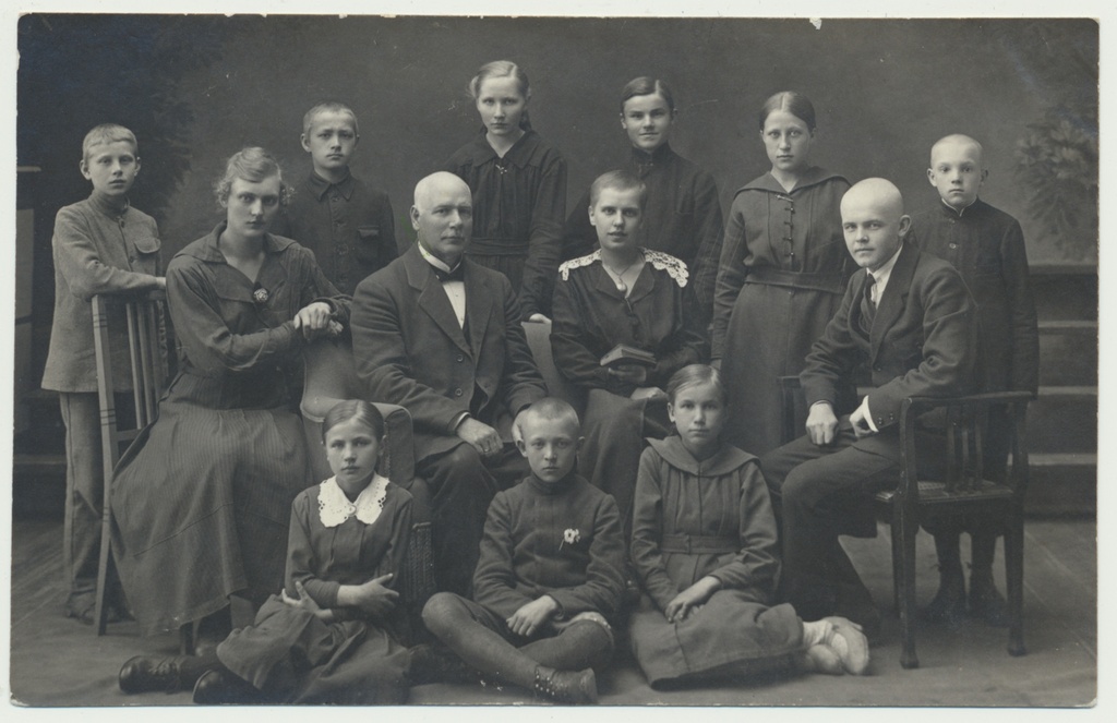 foto, Viljandi I F.Kuhlbarsi nim. linna algkooli lõpuklass 1920