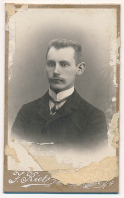 foto Jaan Leoke, kirjastaja, u 1910 foto J.Riet  duplicate photo