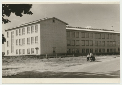 foto Suure - Jaani uus keskkooli hoone, Tallinna tn 24, 1962 foto A.Kiisla  duplicate photo