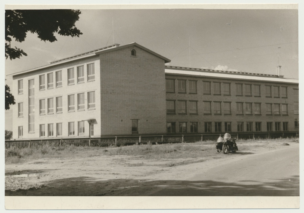 foto Suure - Jaani uus keskkooli hoone, Tallinna tn 24, 1962 foto A.Kiisla