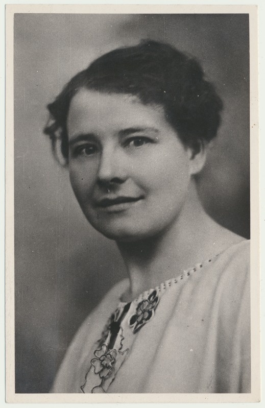 foto Berta Fagerström (ab. Rist), seltsitegelane, Viljandi, 1914