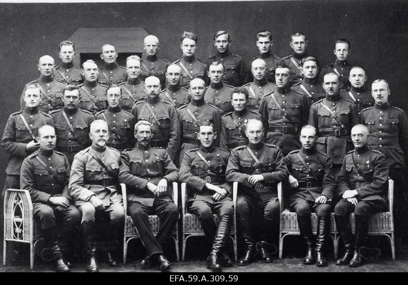Officers of the single football battalion in Kuperjanov. In the second row from the right, Captain R. Kuslap.