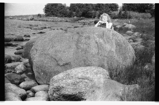 Company near the sea; woman with peace