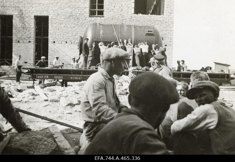 Construction of Kehra Sulfate Cellulose Factory - unloading of steamless skla.