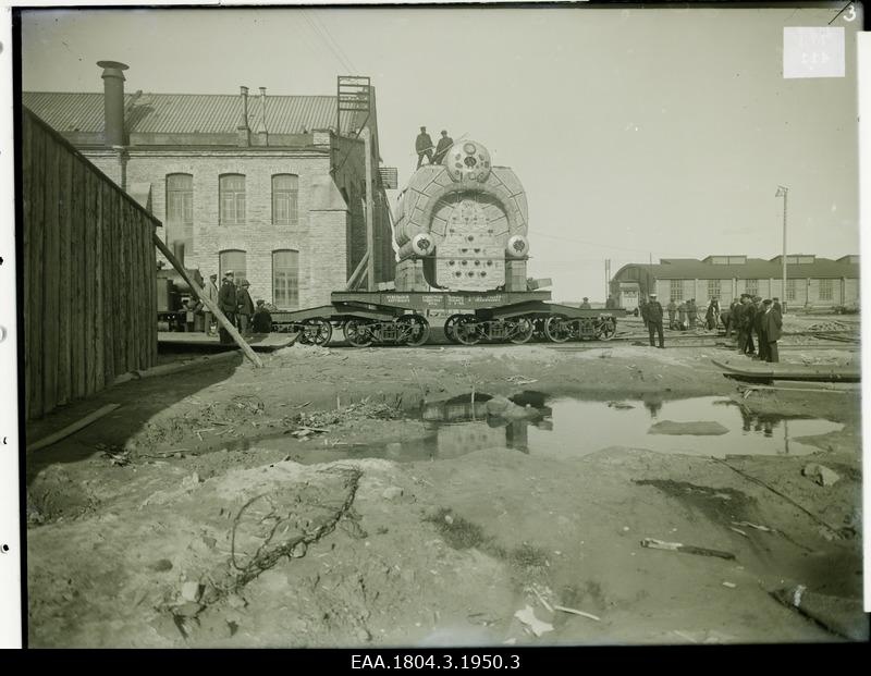 Ship boiler transport by rail on the territory of the shipbuilding plant