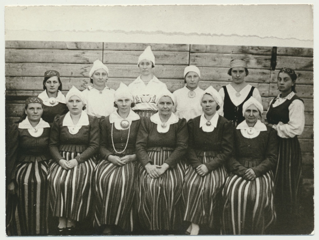 fotokoopia Kolga - Jaani Maanaiste Seltsi juhatus u 1930, nimed