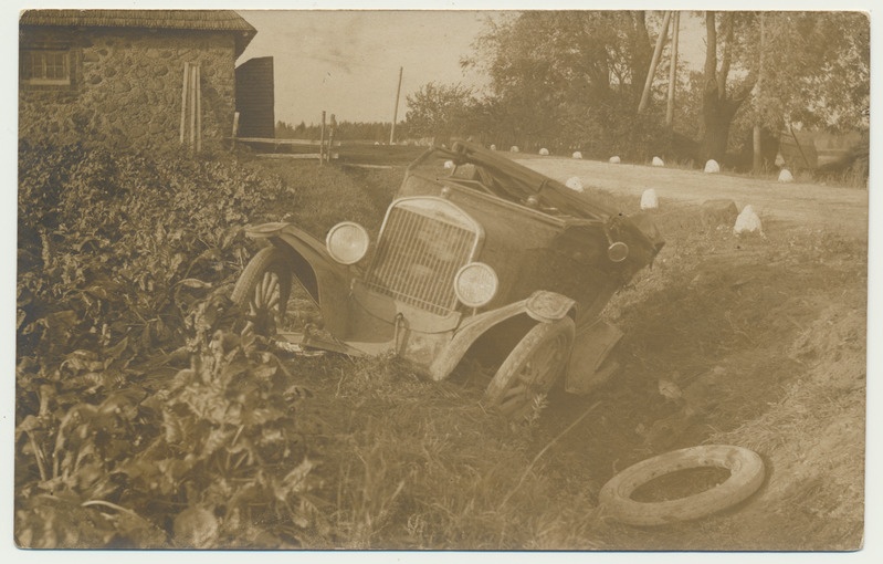 foto, autoavarii Viljandimaal, Loodis ? u 1925 F H.Metsamärt