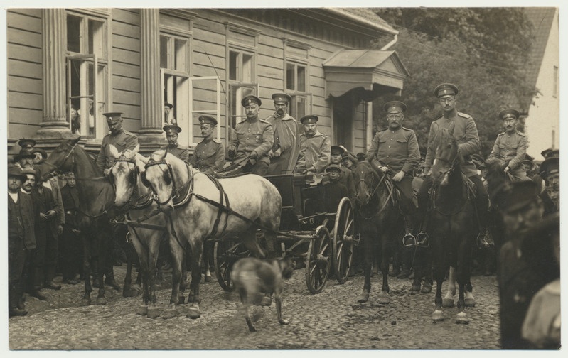 foto, Viljandi, Posti tn, kutsealuste saatmine sõtta, 1914