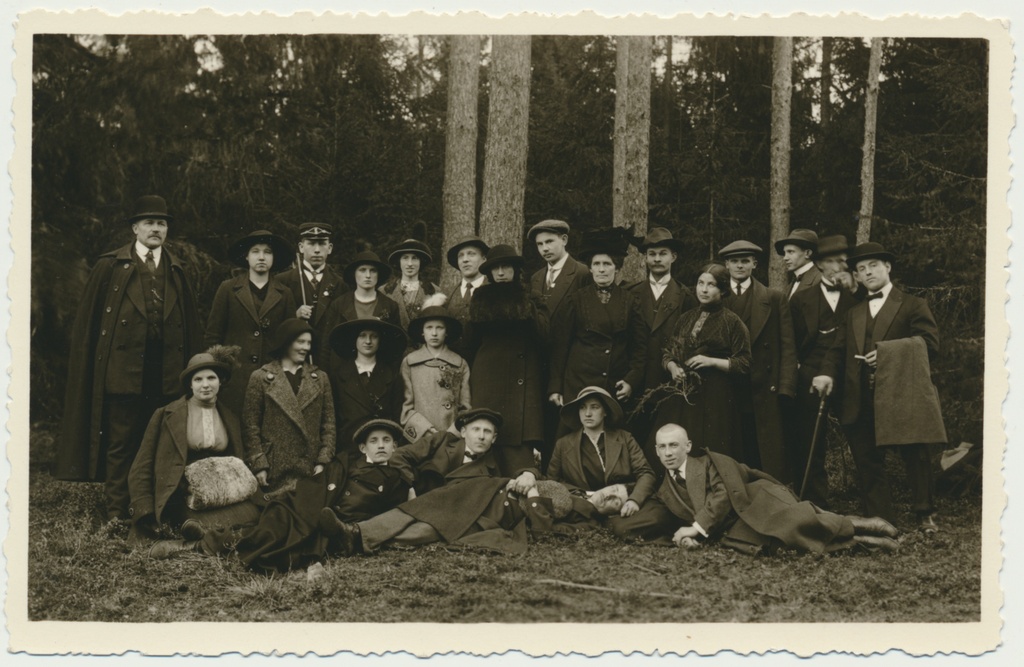 foto Viljandi Spordiselts Tulevik, liikmed looduses 1913 foto M.Teng