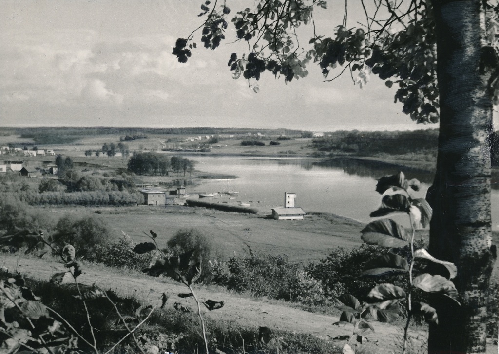 foto Vaade Viljandi järvele, rannale Kaevumäelt