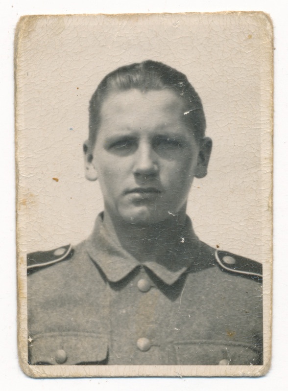 foto, Sulev Henno 18.a., saksa sõjaväevormis 1943