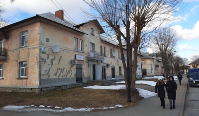 Kohtla-Järve, elumaja Teatri väljakul rephoto