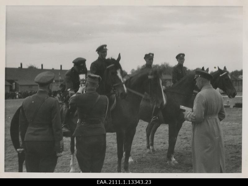 Riding races of the riding regiment at Lembitu Arms Square, Rewarding winners