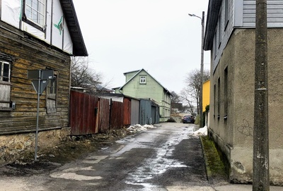 Vaade Tisleri tänavalt Naeri tänavale. rephoto