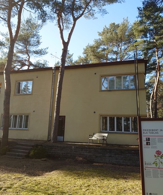 Nõmme maja, vaade Majamuuseumile aiast rephoto