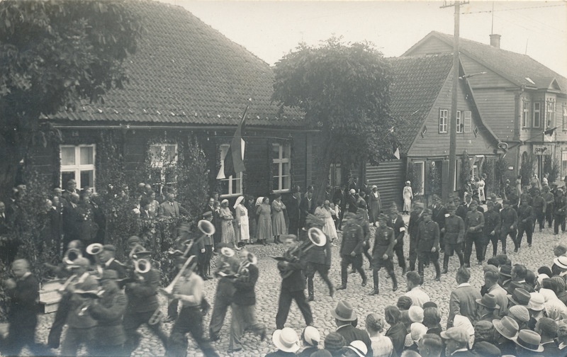 Võru linna 150. aasta juubeli rongkäik