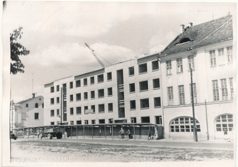 Elamu ehitamine Valgas Lenini tänaval