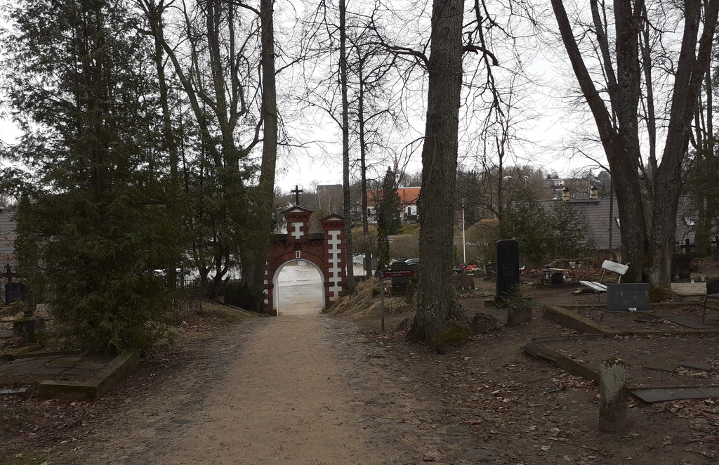 Põlva kalmistu värav rephoto