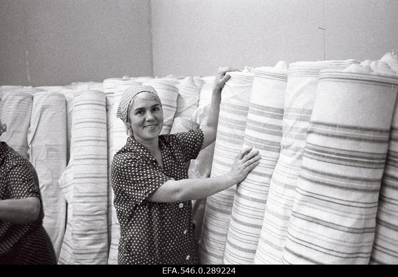 Textile industry. (sindi and Pärnu lk - a note by the author.) [pärnu Linakombinate and/or Sindi nim on December 1. Factory]