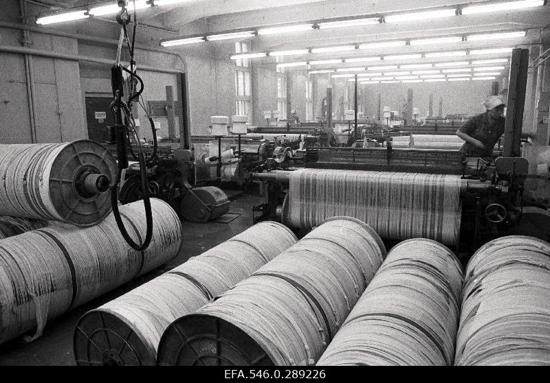 Textile industry. (sindi and Pärnu lk - a note by the author.) [pärnu Linakombinate and/or Sindi nim on December 1. Factory]