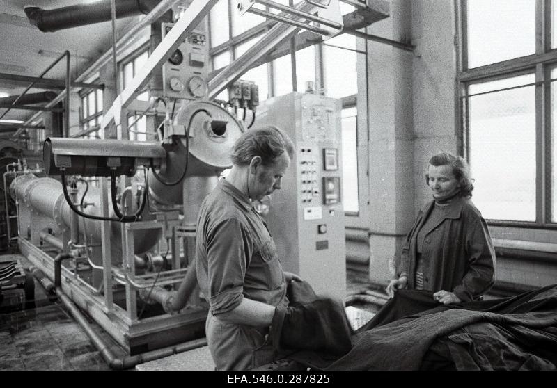 Sindi 1. Helga Lasn finishing department, a worker named Vabriku in December.