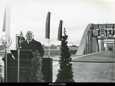 The President of the Republic of Estonia, K. Päts, has a greeting speech at the opening of the Pärnu Great Bridge.  duplicate photo