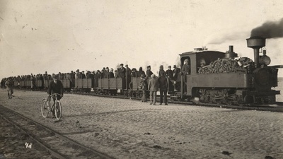 Roomassaare harbour1 - Rong Roomassaare harbour. The locomotive is hf 1509 (Henschel 15248/17)  duplicate photo