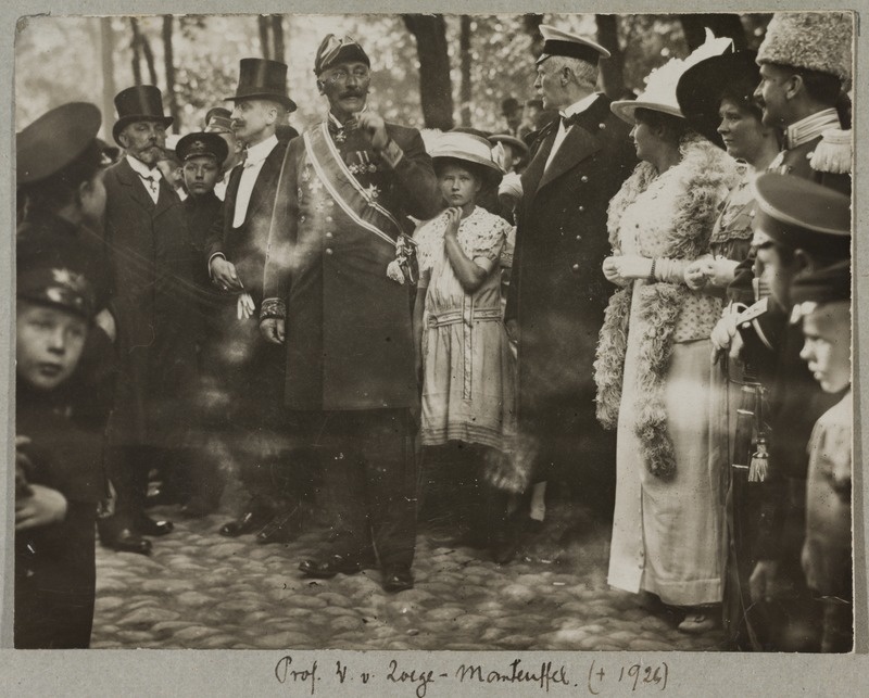 Professor Werner Zoege von Manteuffel Ernst von Bergmanni mälestussamba avamisel 1913. aastal