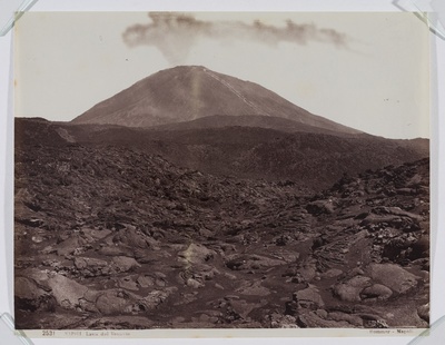 Vesuuvi vulkaan ja laava Itaalias  duplicate photo