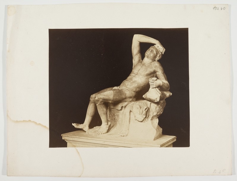 Lamav Saatür. Skulptuur Vatikani muuseumis Roomas