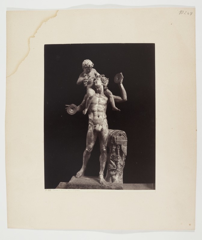 Saatür Dionysos-lapsega. Skulptuur Napoli muuseumis