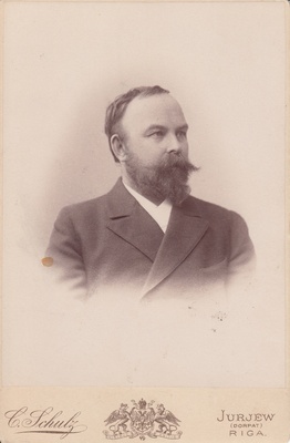 Mehe portree  duplicate photo