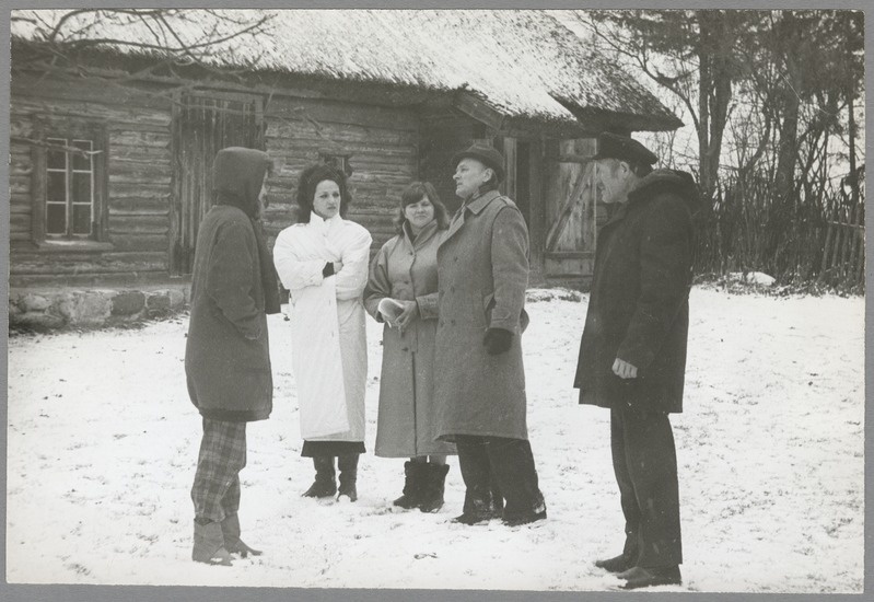 Fotod kolme A.H.Tammsaare muuseumi töötajate kohtumisest Tammsaares