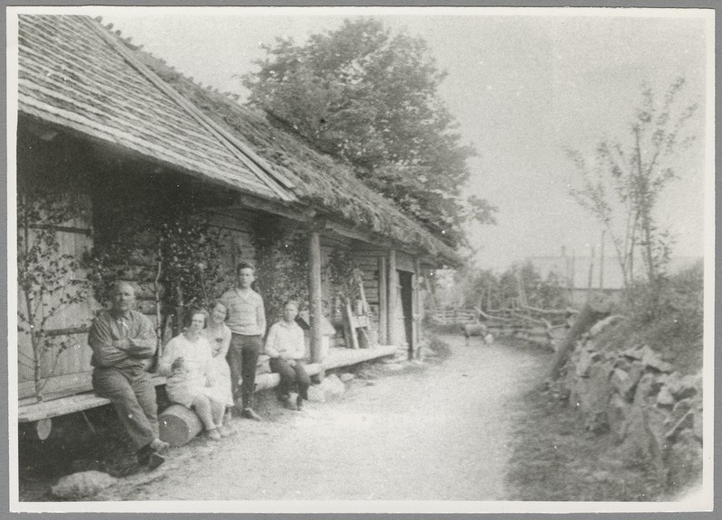 Fotod kirjaniku kodukohast ja selle ümbrusest. Tammsaare-Põhja talu ait