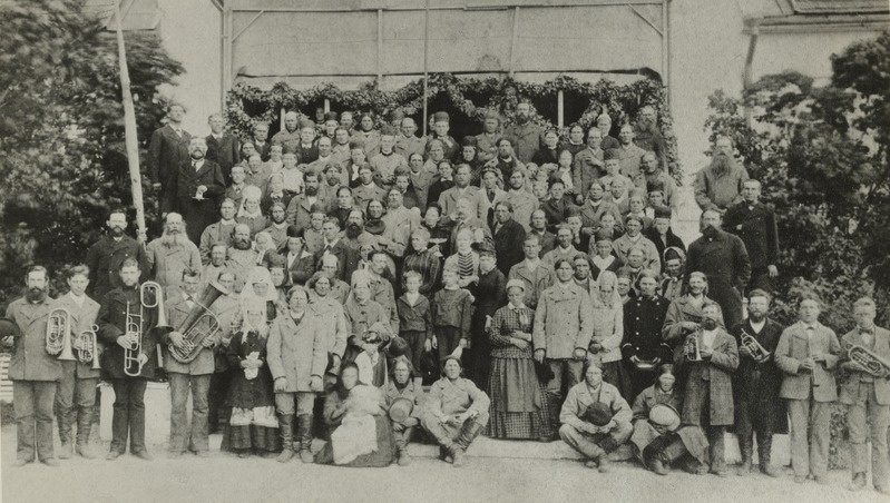 Albu valla rahvas Albu mõisa ees