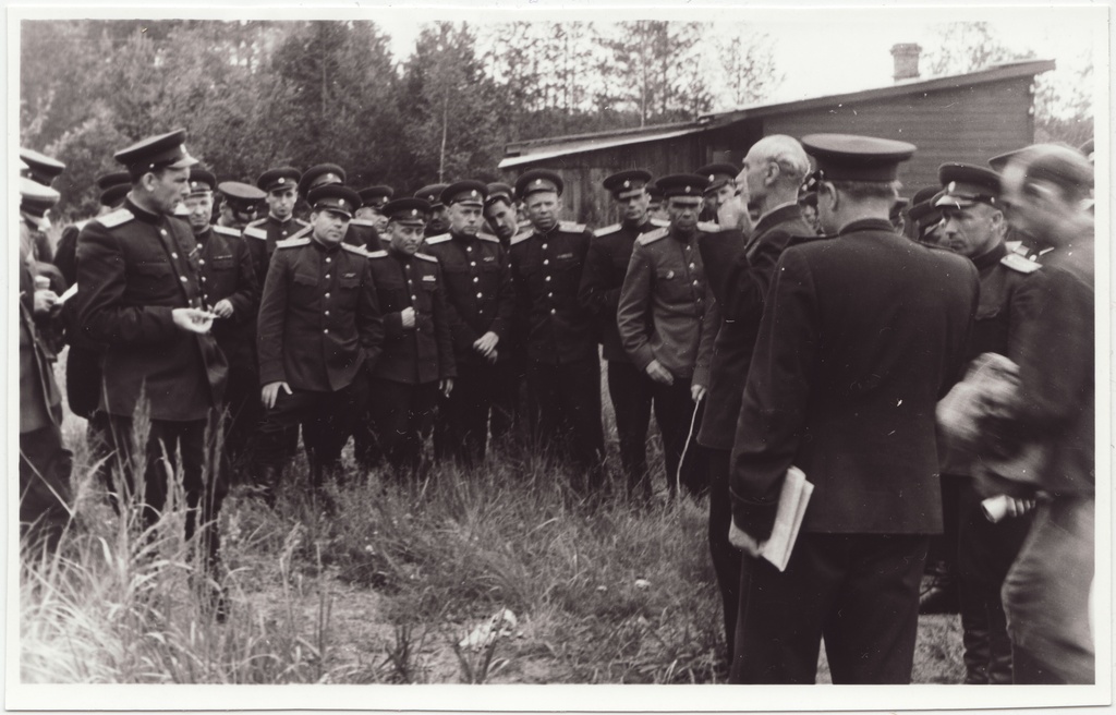 Kõrgem tuletõrjetehniline kursus Moskvas: kursuslased Tuletõrje Teadusliku Uurimise Keskinstituudis, 1957.a.