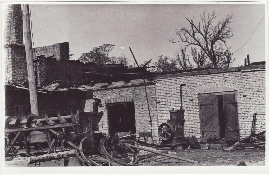 Tulekahjus hävinud villakraasimise ja ketramise ettevõtte varemed, 1956.a.