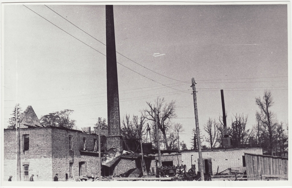 Tulekahjus hävinud villakraasimise ja ketramise ettevõtte varemed, 1956.a.