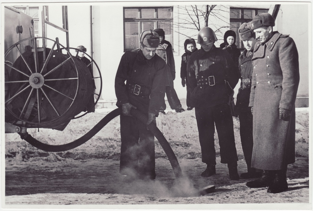 J. Moorkopp oma ratsionaliseerimisettepanekut tutvustamas, 1956.a.