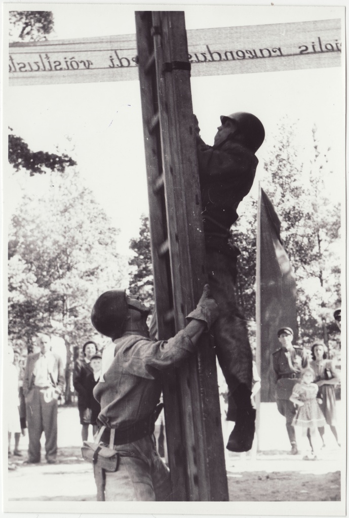 Tuletõrjevõistlused: tõmberedeli püstitamine, 1949.a.