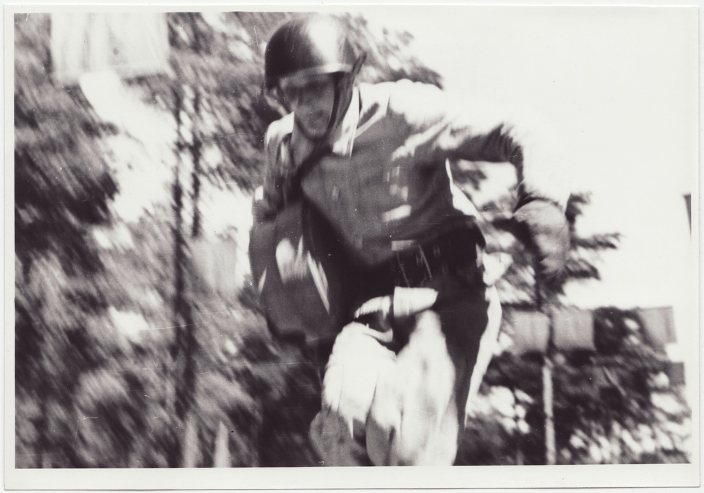 Tuletõrjevõistlused: 100m takistusribal poomi ületamine, 1949.a.