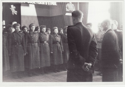Rändlipu üleandmisel parimale (II ÜSTK) Tallinna tuletõrjekomandole,1951.a.  duplicate photo