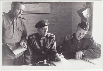 III ÜSTK ülem R. Mägi vahtkonna teenistust kontrollimas, 1951.a.  similar photo