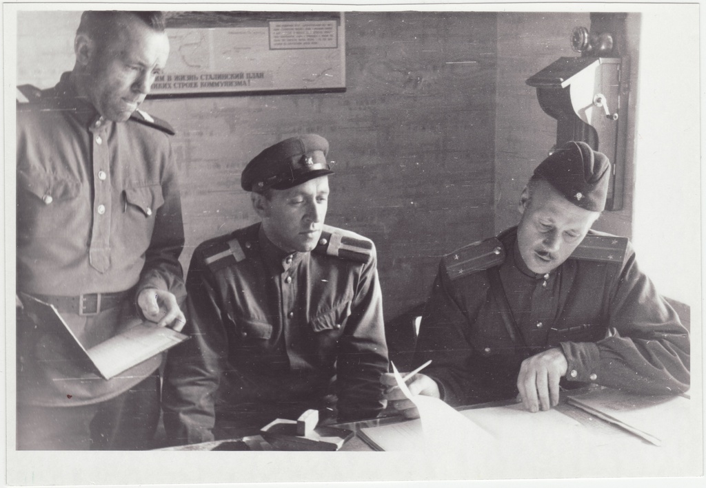 III ÜSTK ülem R. Mägi vahtkonna teenistust kontrollimas, 1951.a.