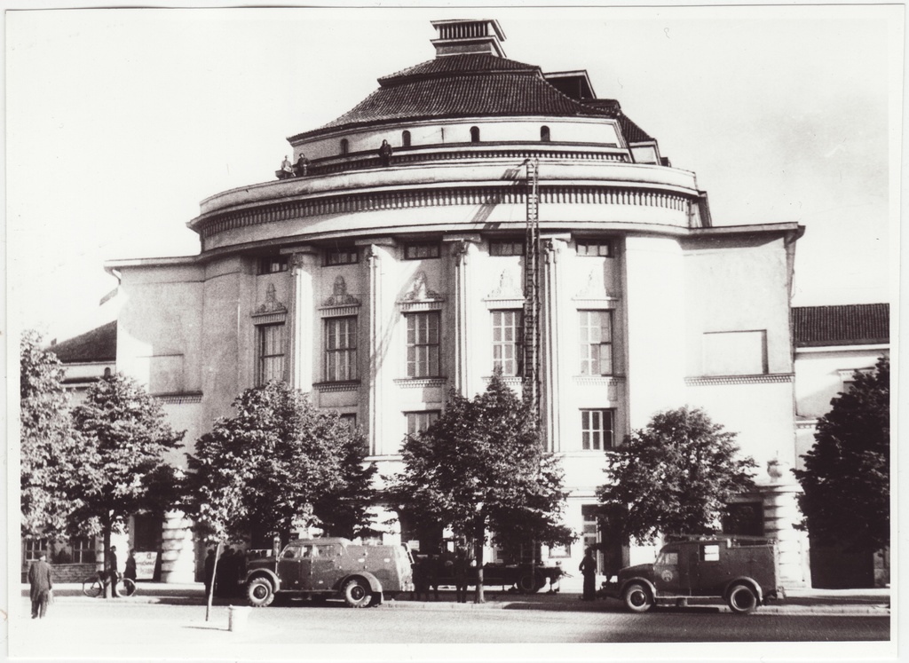 Tuletõrjeautod Estonia teatri ees, 1953.a.