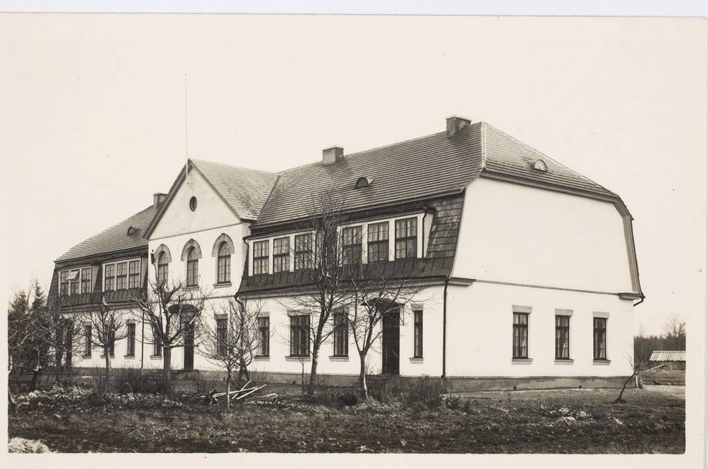 Loksa schoolhouse.