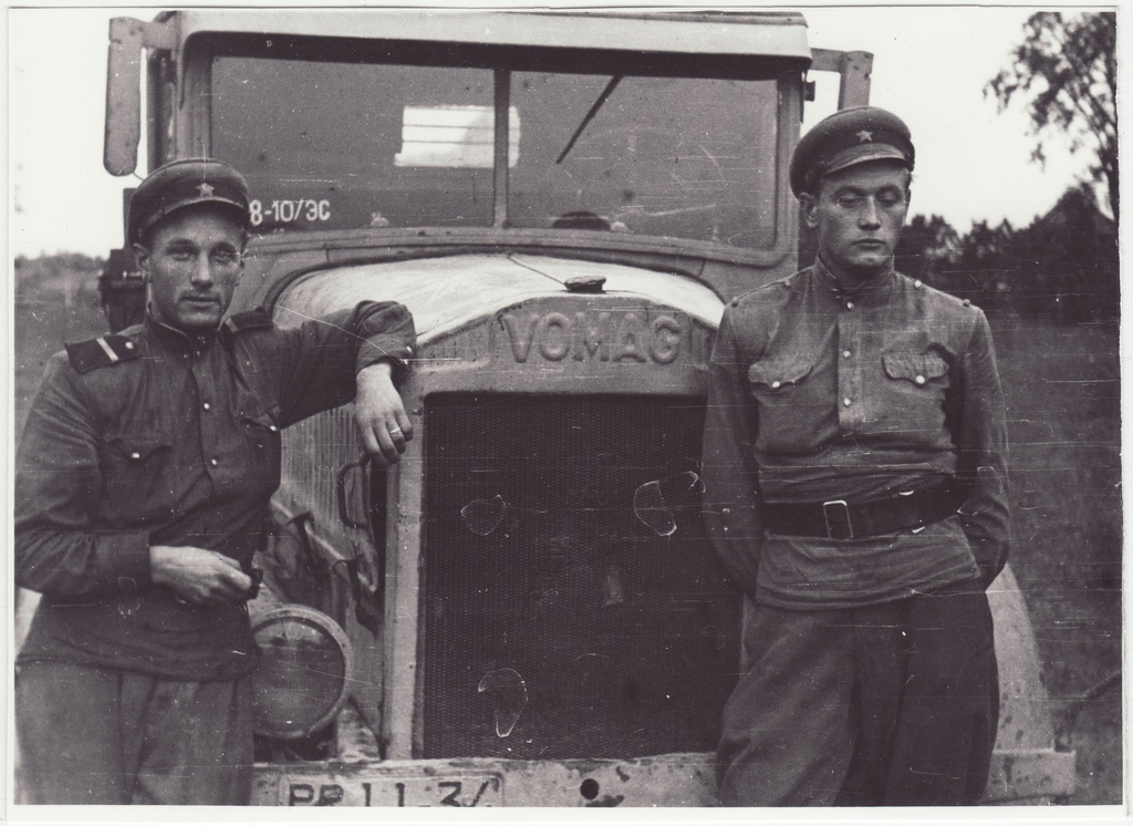 Tuletõrjekool Lihula rajooni Lembitu kolhoosi abistamas: auto, millega kolhoosi sõideti, 1950.a.