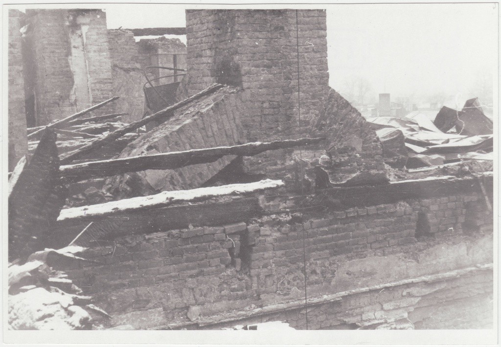 Tartu Ülikooli peahoone pärast tulekahju: korstnad-lõõrid, 1965.a.