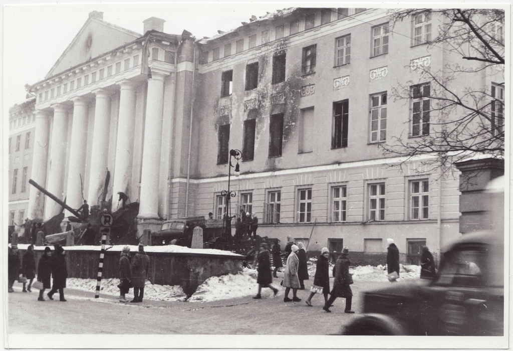 Tartu Ülikooli peahoone pärast tulekahju: vaade paremalt, 1965.a.