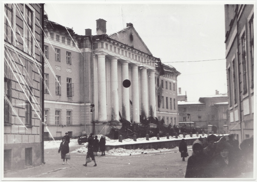 Tartu Ülikooli peahoone pärast tulekahju: fassaad vasakult, 1965.a.